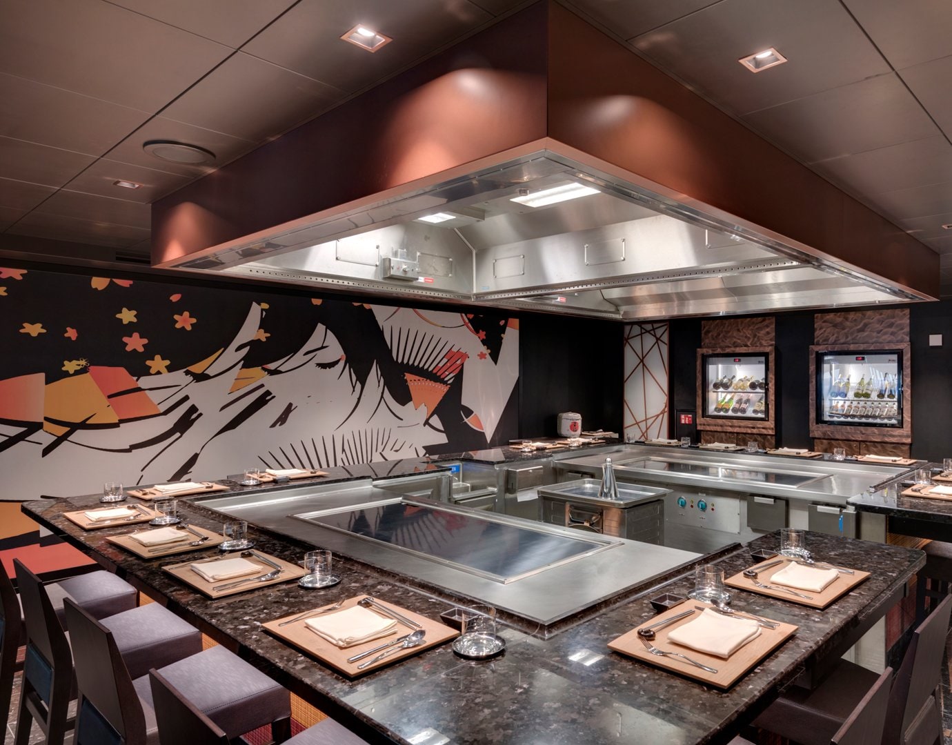 Elegant teppanyaki restaurant with modern decor and wine displays onboard | MSC Cruises Elegant teppanyaki restaurant with modern decor and wine displays onboard | MSC Cruises